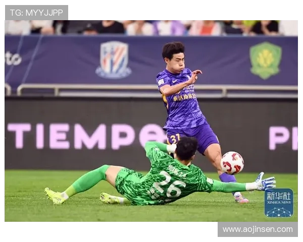 足球比赛中的高空球争夺战术与防守技巧